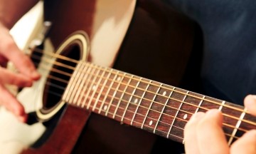 Đàn guitar acoustic – những thế mạnh của dòng nhạc đệm hát