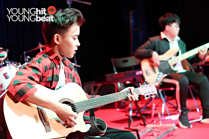 Khóa học Guitar tập thể